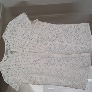 Van Heusen Size Medium Women's Dainty Shirt